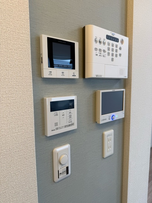 Ｄ－ＲＯＯＭ高須２丁目 A棟のセキュリティ|ALSOKホームセキュリティ・モニター付きインターホン・給湯リモコン・ZEHモニター
