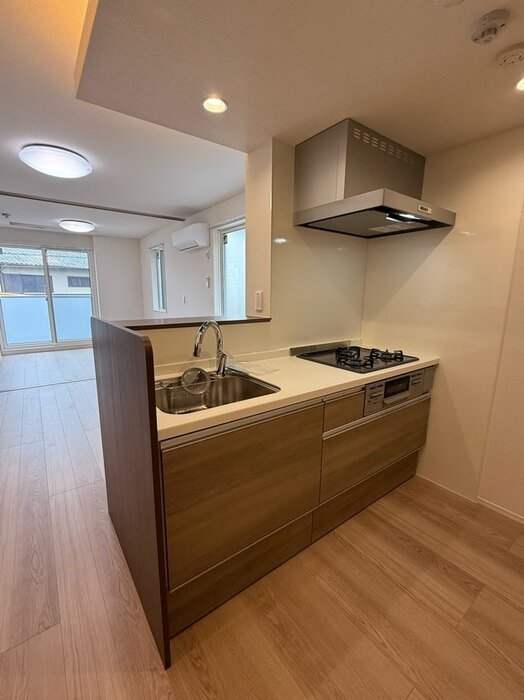 Ｄ－ＲＯＯＭ高須２丁目 A棟のキッチン|システムキッチン