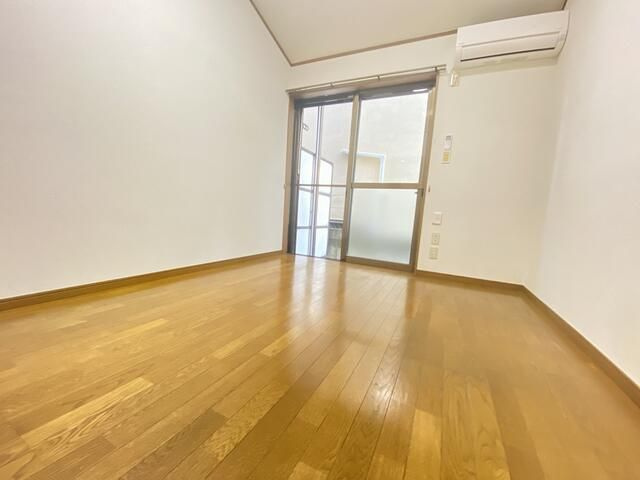 ミレナリオ元住吉の洋室