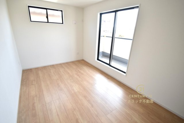 TERRACE　ひたちなか市高場　1期 　2の洋室|採光バッチリ・通風良好です。
たっぷり差し込む陽光がお部屋を明るく照らします！（写真は完成イメージ）
