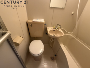 浴室内にトイレがあります！