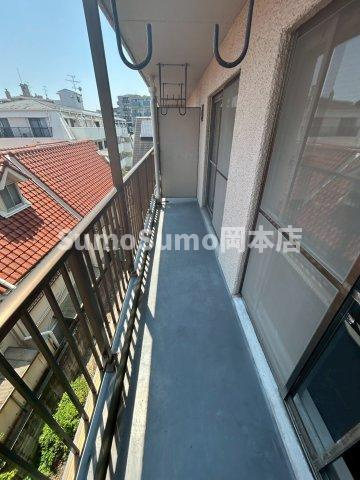 神戸市東灘区魚崎北町４丁目の賃貸マンションのバルコニー|外からの目が気にならないバルコニーで洗濯物が干せます
