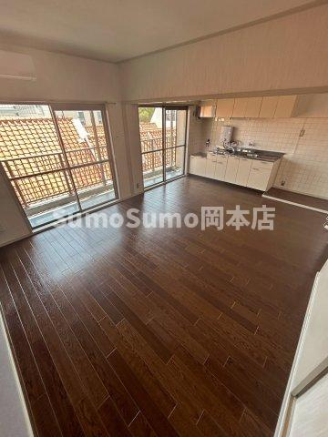 神戸市東灘区魚崎北町４丁目の賃貸マンションの居間・リビング|ゆったり過ごせる居間です