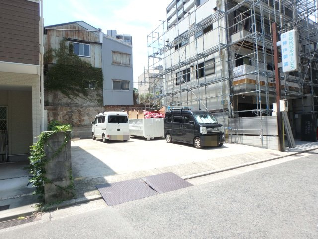楠町１丁目土地の前面道路含む現地写真