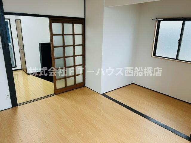 丸商船橋ビルの寝室