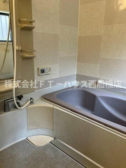 前貝塚町戸建の浴室