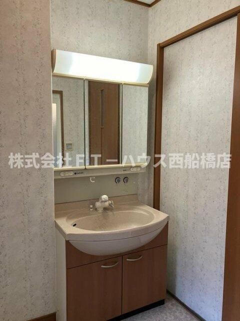 前貝塚町戸建の洗面所