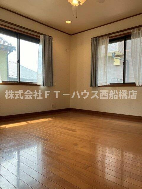 前貝塚町戸建の寝室