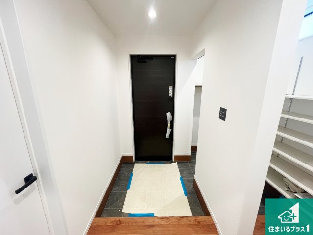 神戸市垂水区狩口台　新築一戸建ての玄関|シューズボックスにはたくさんの靴が収納できるので玄関周りはいつもスッキリ！ご家族が増えても安心！