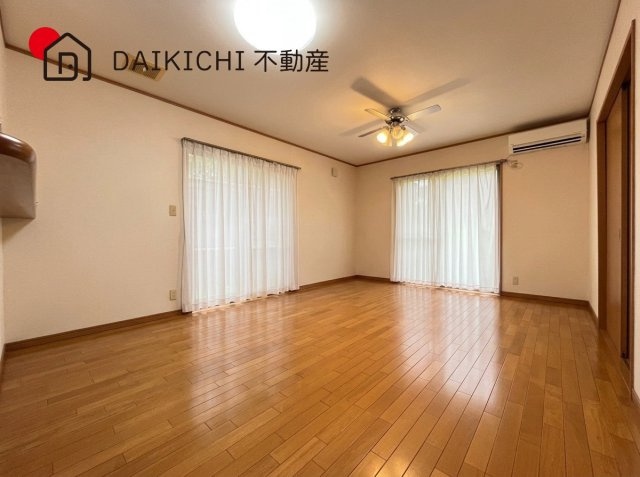 【居間・リビング】 | 鴻巣市吹上富士見3丁目　中古戸建