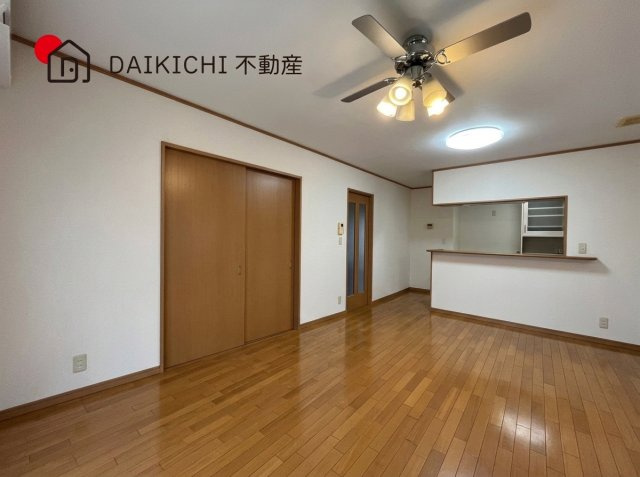 【居間・リビング】 | 鴻巣市吹上富士見3丁目　中古戸建