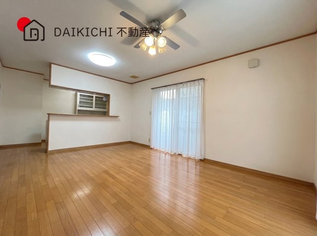 【居間・リビング】 | 鴻巣市吹上富士見3丁目　中古戸建