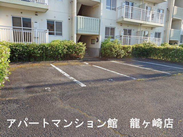 竜ヶ崎ハイツBの駐車場