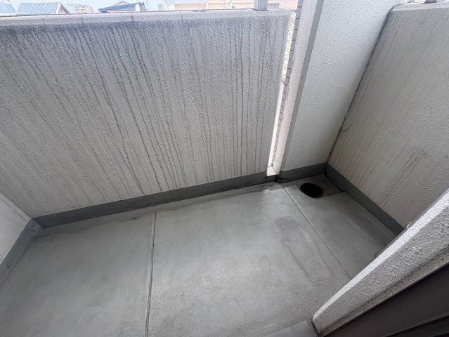 東大阪市中小阪５丁目の賃貸マンションのバルコニー