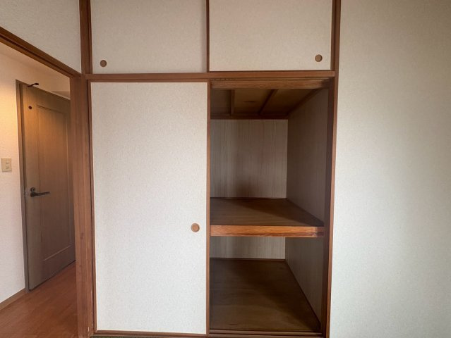 東大阪市中小阪５丁目の賃貸マンションの収納