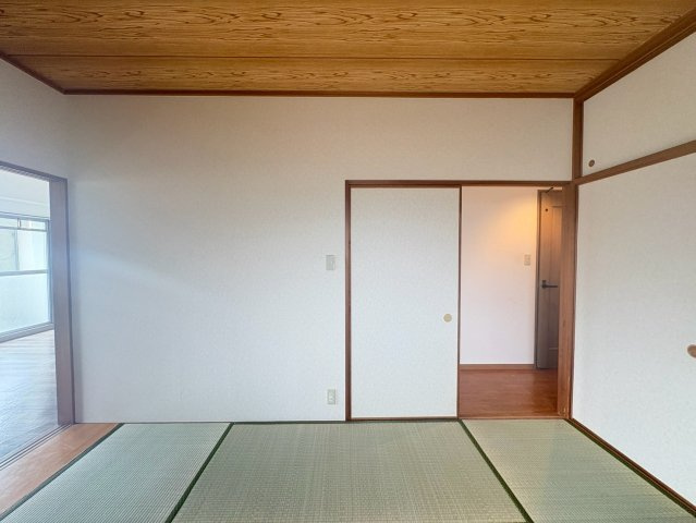東大阪市中小阪５丁目の賃貸マンションの和室