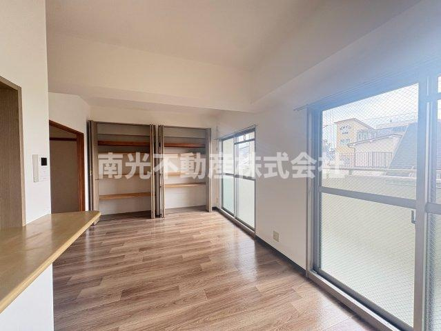 東大阪市中小阪５丁目の賃貸マンションの居間・リビング