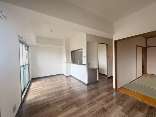 東大阪市中小阪５丁目の賃貸マンションの居間・リビング