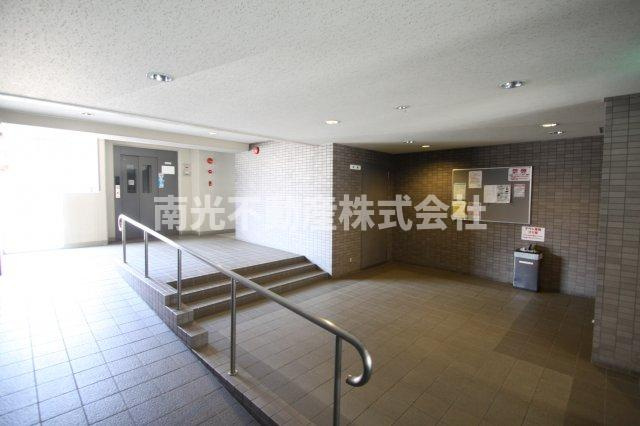 東大阪市中小阪５丁目の賃貸マンションのエントランス