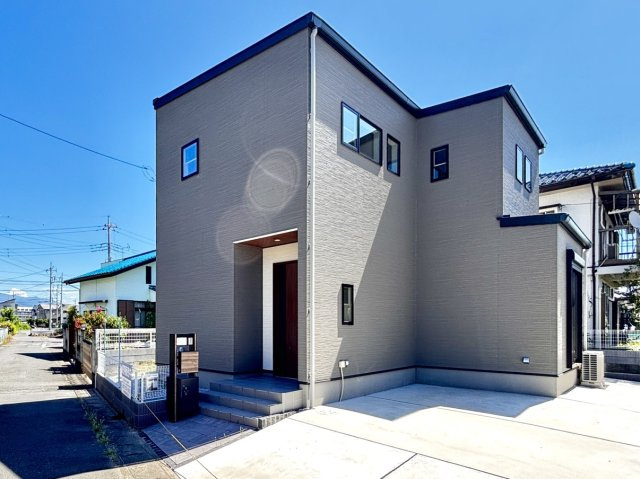 【中古戸建】前橋市下新田町のその他|■外観｜閑静な住宅街で始める新しい暮らし♪開放的な毎日をあなたへ(^^♪
