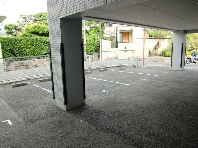 リプル豊中の駐車場