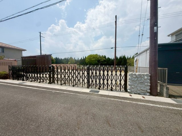 守山市木浜町　建築条件無し売土地の前面道路含む現地写真