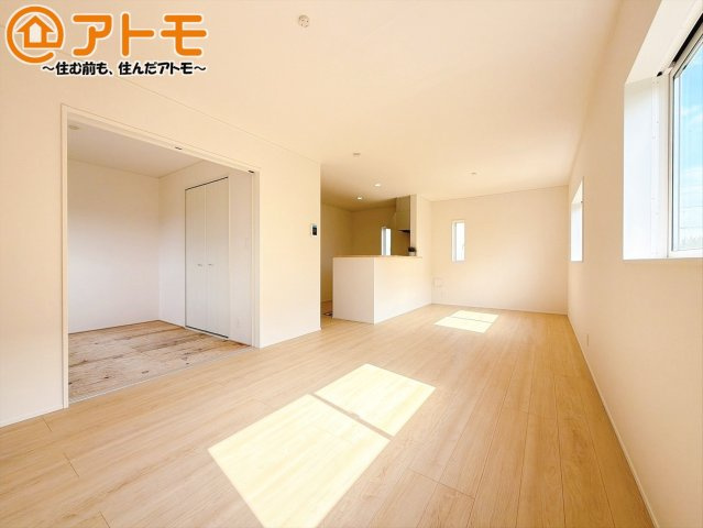 【居間・リビング】 | 沼津市大諏訪第9　新築一戸建て　全1棟 | 家族団らんのイメージは、リビングを思い浮かべませんか？リビングこそ広々とした空間が良いですね♪