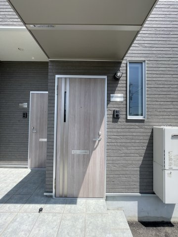 ドルチェ・ヴィータ柳川Dの玄関