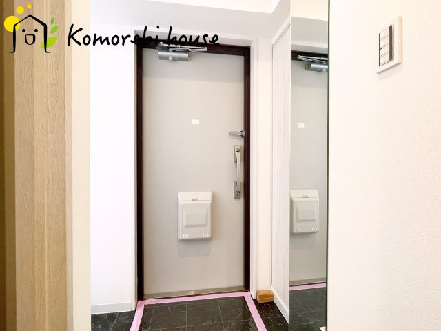シンメイ大宮マンションの玄関|収納もある玄関です