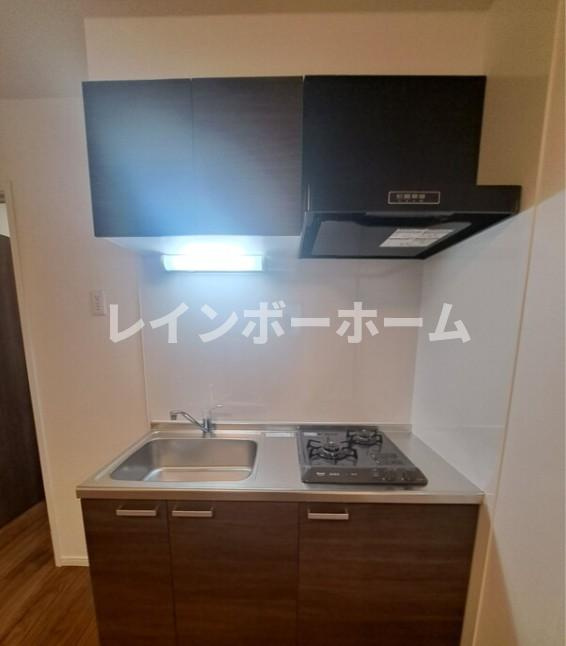 TKP新松戸Ⅰのキッチン|コンパクトなキッチンで掃除もラクラク