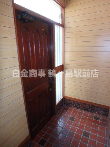 坂戸市鶴舞中古戸建の玄関
