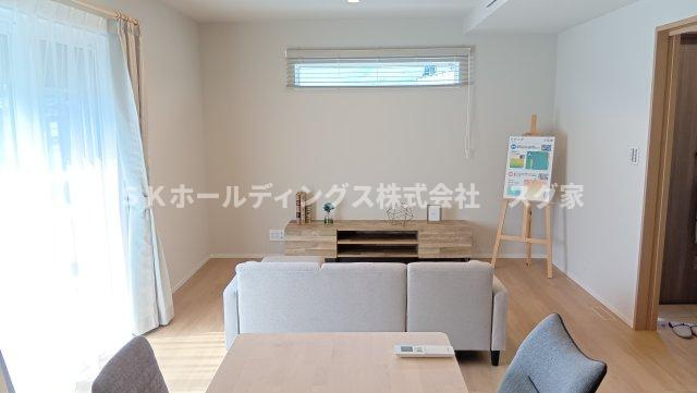 福知山市字長田小字上松戸建て住宅の居間・リビング