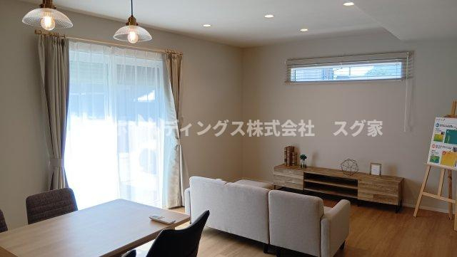 福知山市字長田小字上松戸建て住宅の居間・リビング