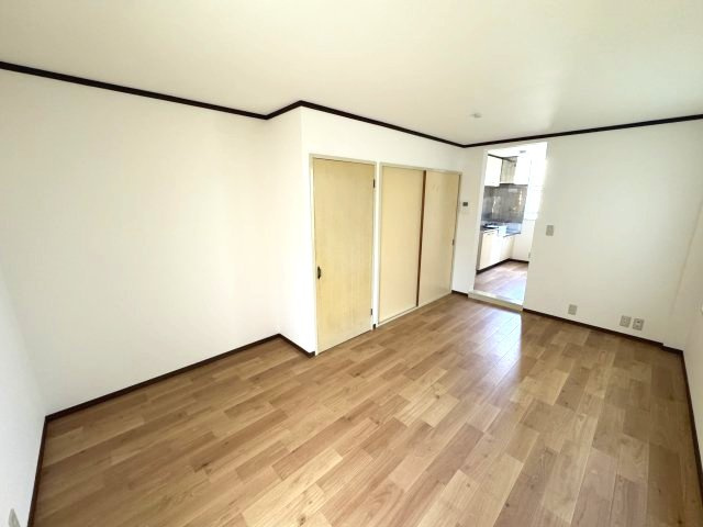 ハイツ山崎の居間・リビング