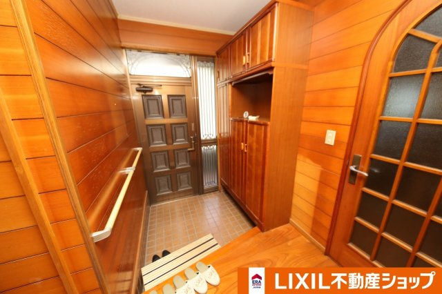 久喜南３丁目中古住宅の玄関
