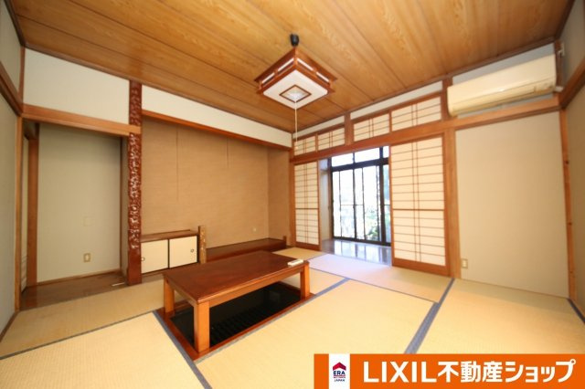久喜南３丁目中古住宅の和室|１階8.5帖（堀りごたつ付）