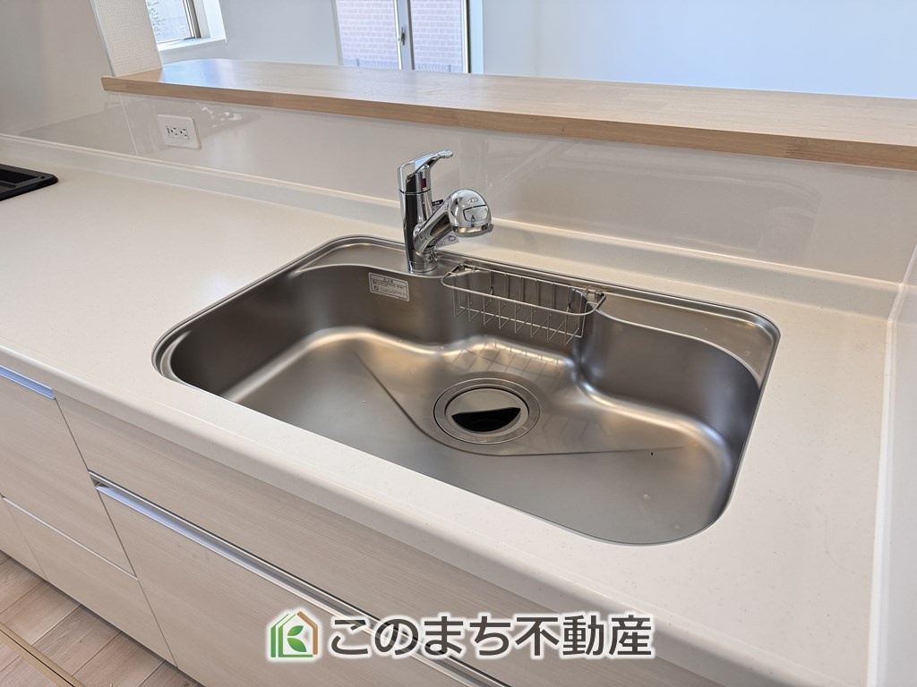 CRADLEGARDEN小山市千駄塚第2のキッチン|同社施工物件の写真です。※建具やフローリング、その他仕様が違う場合がございます。