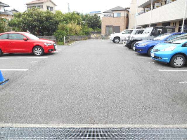 アンプルールフェールネサンスの駐車場