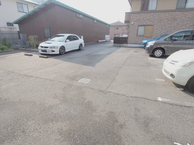 セジュールカメリア A棟の駐車場