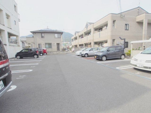 メゾン・シルフィードの駐車場