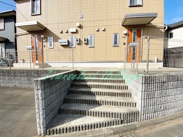 藤沢市遠藤のテラスのエントランス