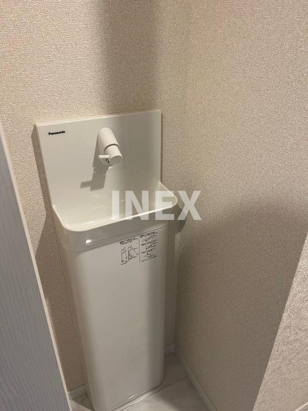 横浜市西区霞ケ丘のアパートの独立洗面台