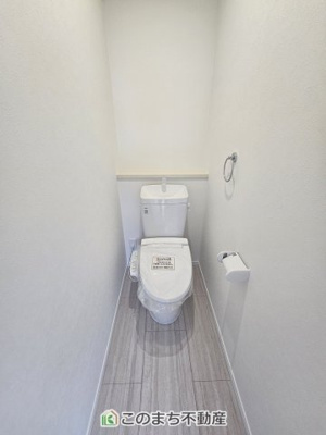 【トイレ】 | ワイウッドコート佐野市高萩町　第3期　 | 同社施工物件写真。※建具やフローリング、その他仕様が異なる場合がございます。