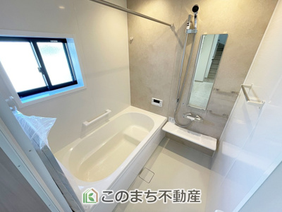 【浴室】 | ワイウッドコート佐野市高萩町　第3期　 | 同社施工物件写真。※建具やフローリング、その他仕様が異なる場合がございます。


