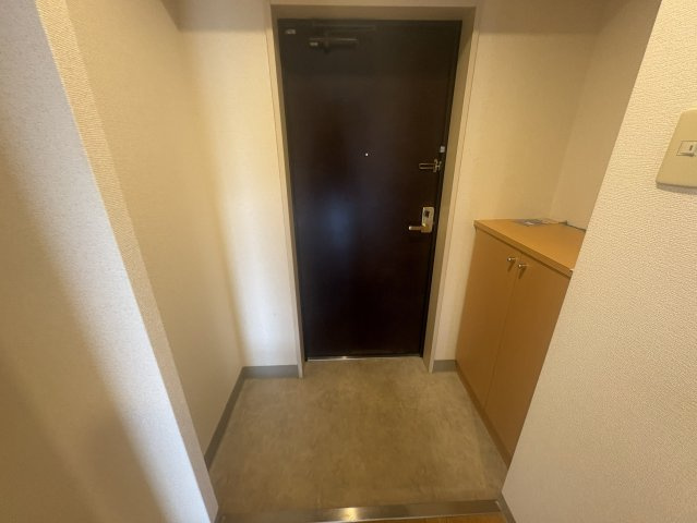 プルミエールメゾン江坂の玄関