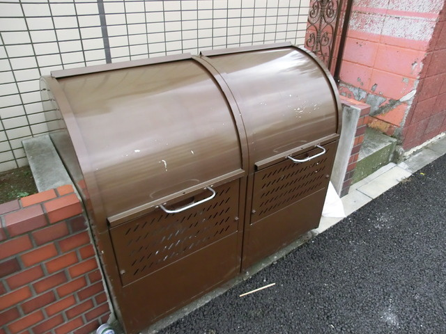蔵前コーポのその他共用部分|便利な敷地内ゴミ置き場。