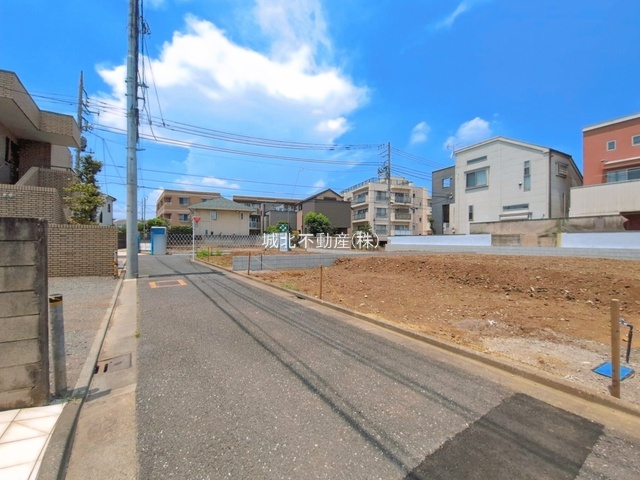 杉並区上高井戸2丁目 全4棟3号棟の前面道路含む現地写真|南側4.0ｍ公道に面しています