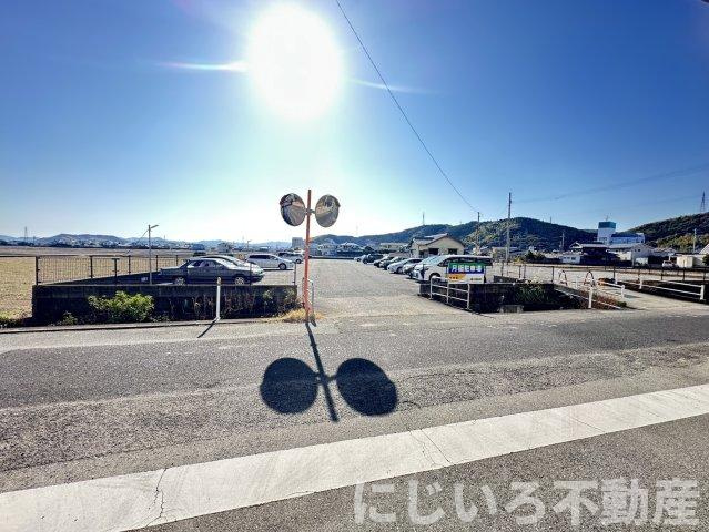スカイビュー日開野の駐車場