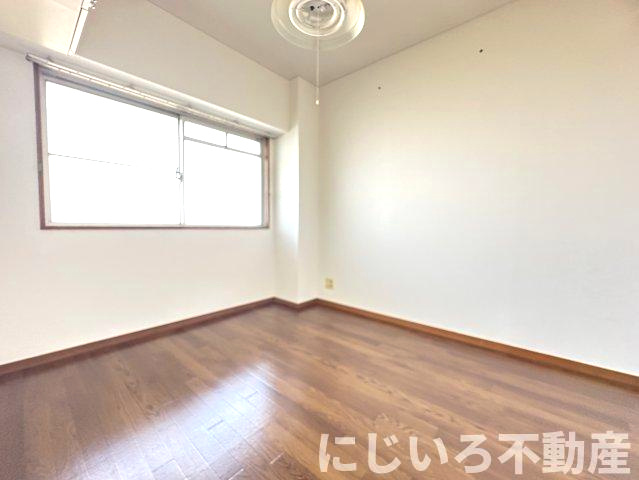 スカイビュー日開野の洋室