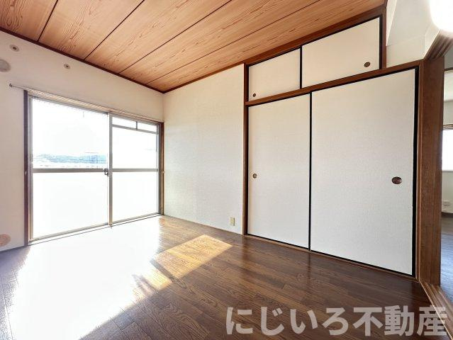 スカイビュー日開野の洋室